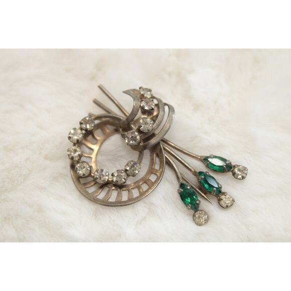 Unbranded Jewelry - Art Deco Style Silver Tone Brooch Green Clear Rhinestones 1960s MCM Wreath